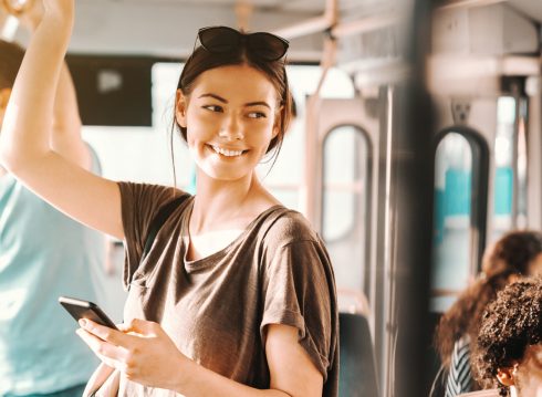 Personas en el interior de un bus