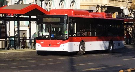 Ônibus de paradeiro renovado